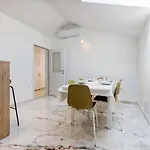 Familia Apartament *